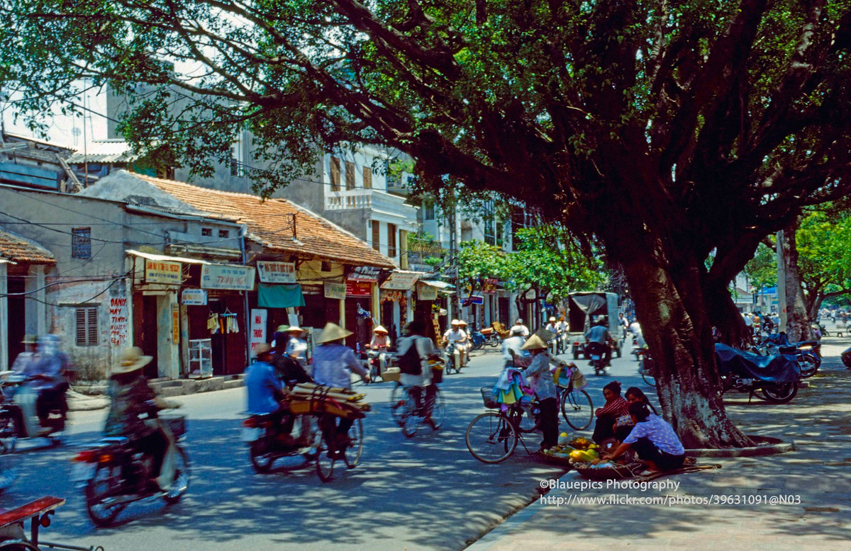 Hà Nội năm 1998 qua loạt ảnh tuyệt vời của người Đức - Hình 9 Ha Noi nam 1998 qua loat anh tuyet voi cua nguoi Duc-Hinh-9