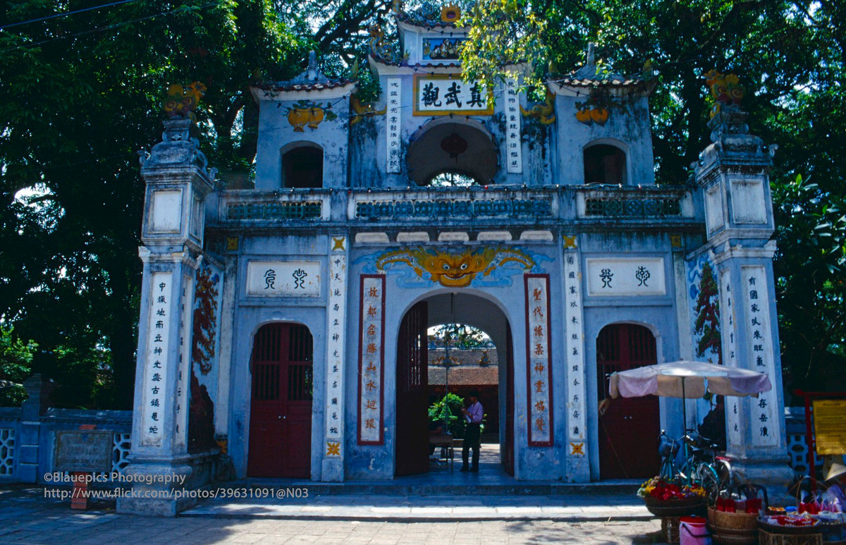 Hà Nội năm 1998 qua loạt ảnh tuyệt vời của người Đức - Hình 8 Ha Noi nam 1998 qua loat anh tuyet voi cua nguoi Duc-Hinh-8