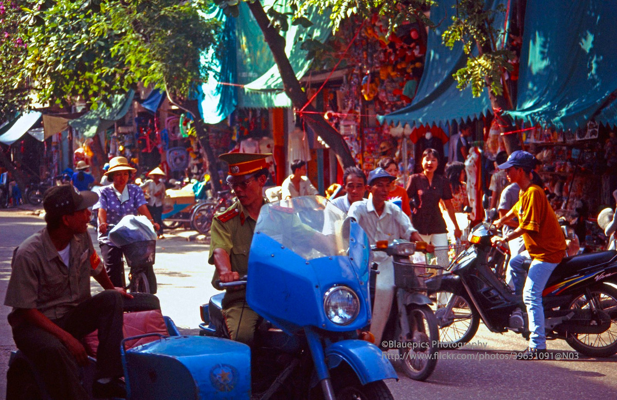 Hà Nội năm 1998 qua loạt ảnh tuyệt vời của người Đức - Hình 2 Ha Noi nam 1998 qua loat anh tuyet voi cua nguoi Duc-Hinh-2