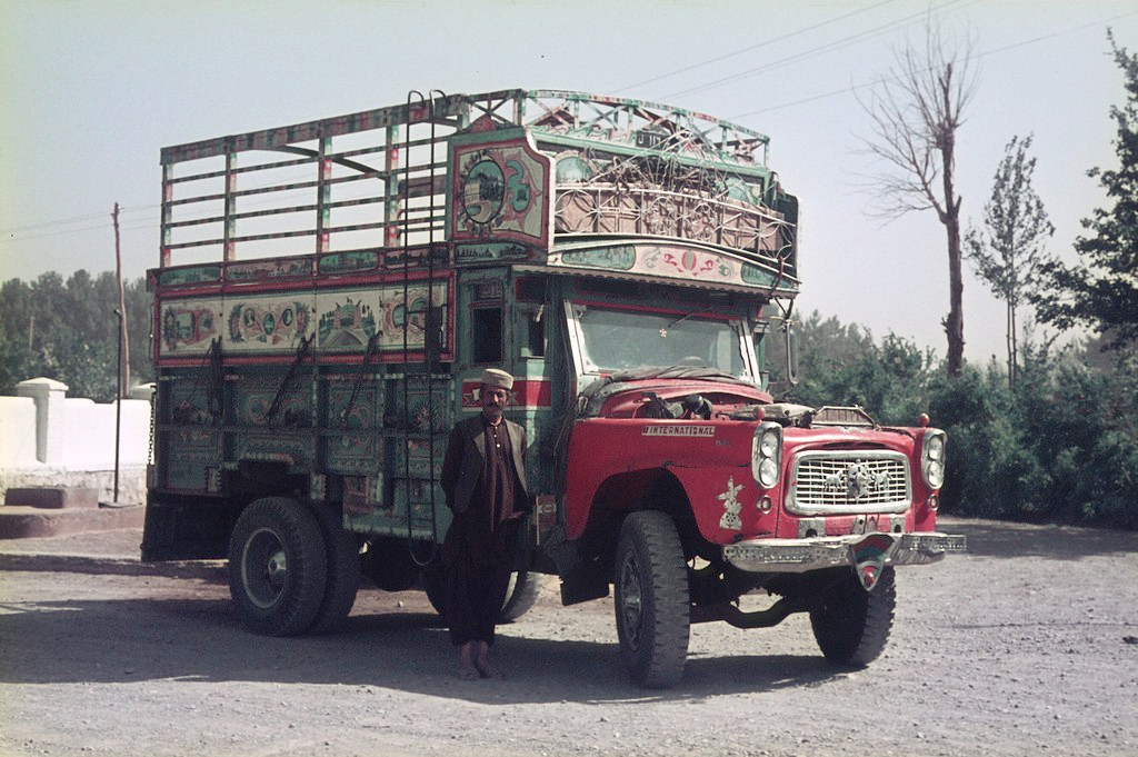 Chiếc xe tải được trang trí lộng lẫy.