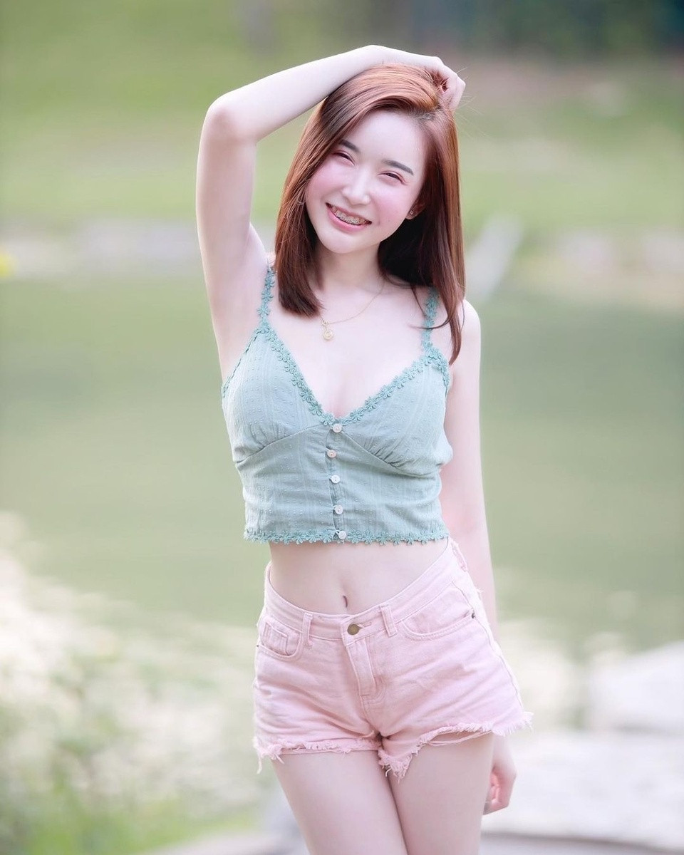 Nguoi mau Thai Lan rao ban dien thoai cu kem 4.000 video goi cam