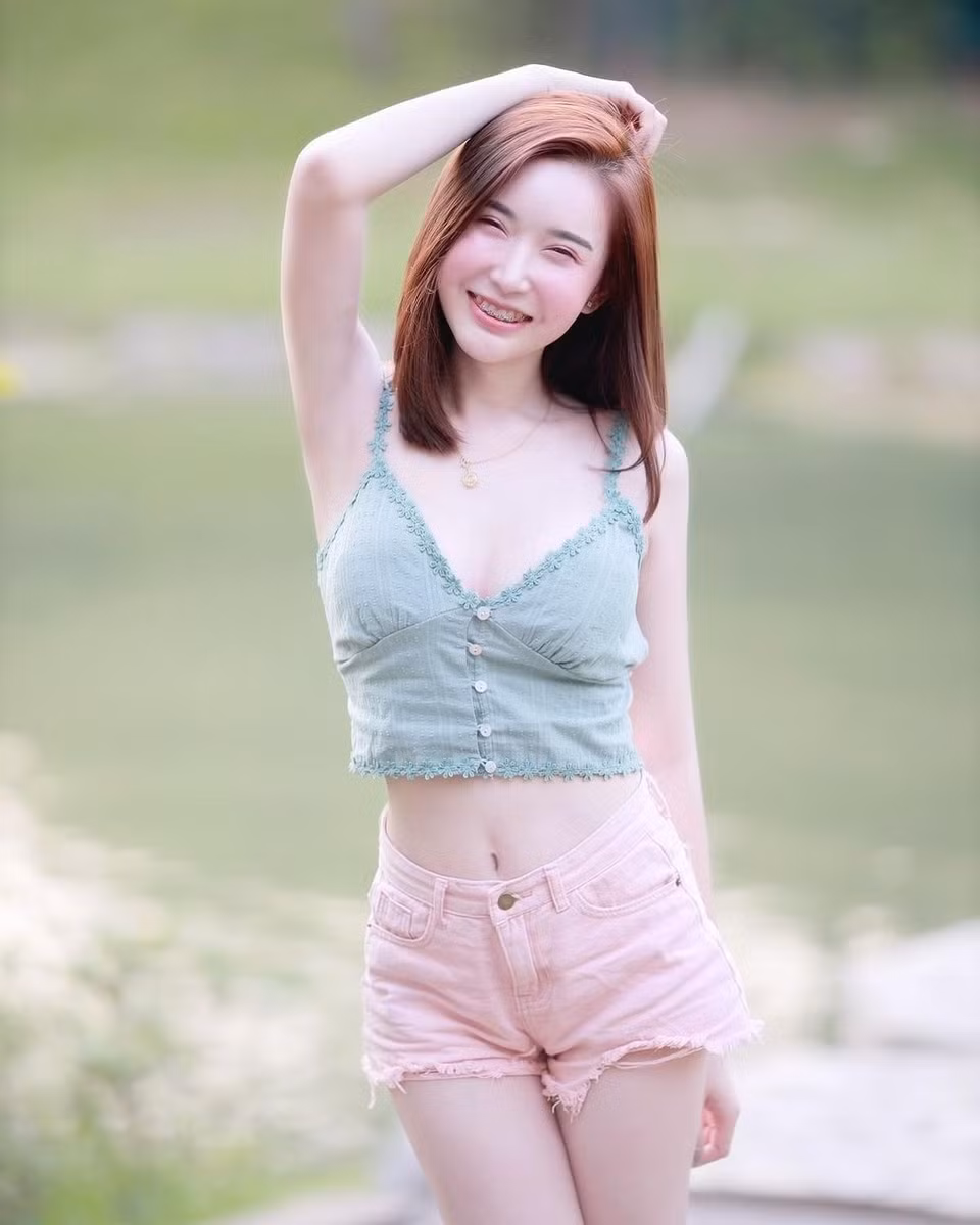 Nguoi mau Thai Lan rao ban dien thoai cu kem 4.000 video goi cam