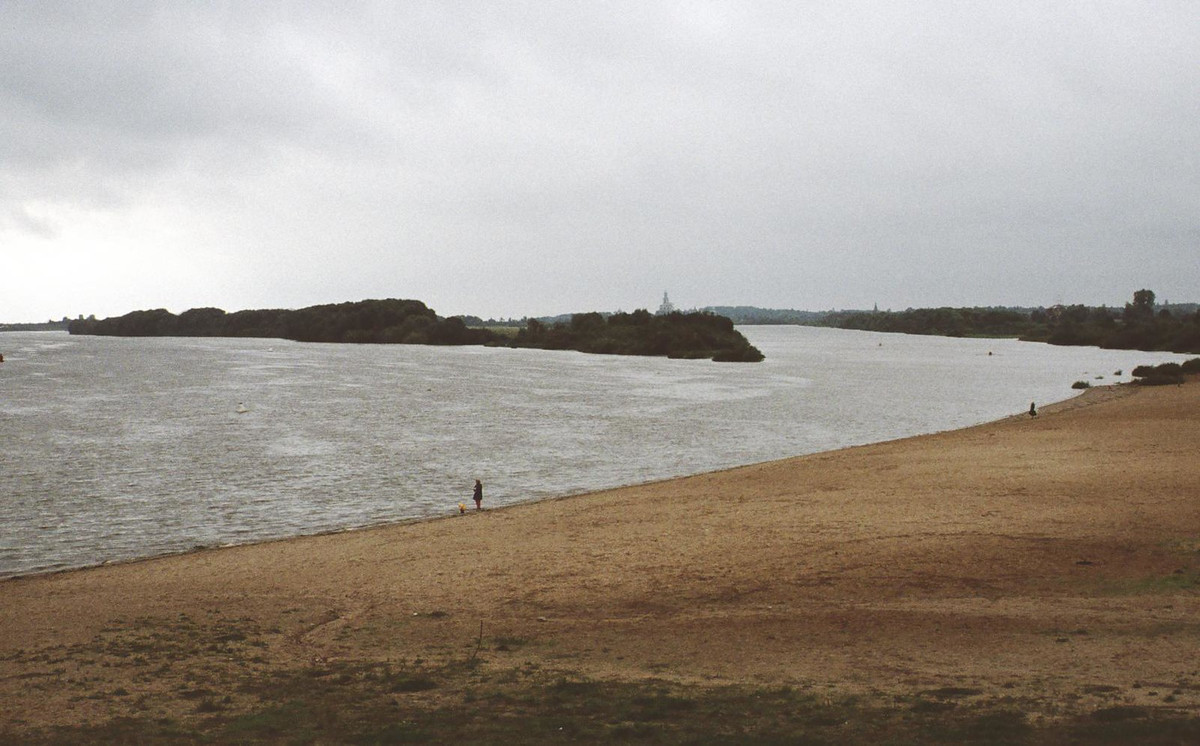 Bên bờ sông Volkhov ở Novgorod.