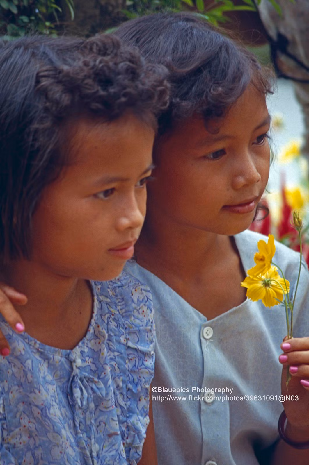 Hai cô bé ở Củ Chi.