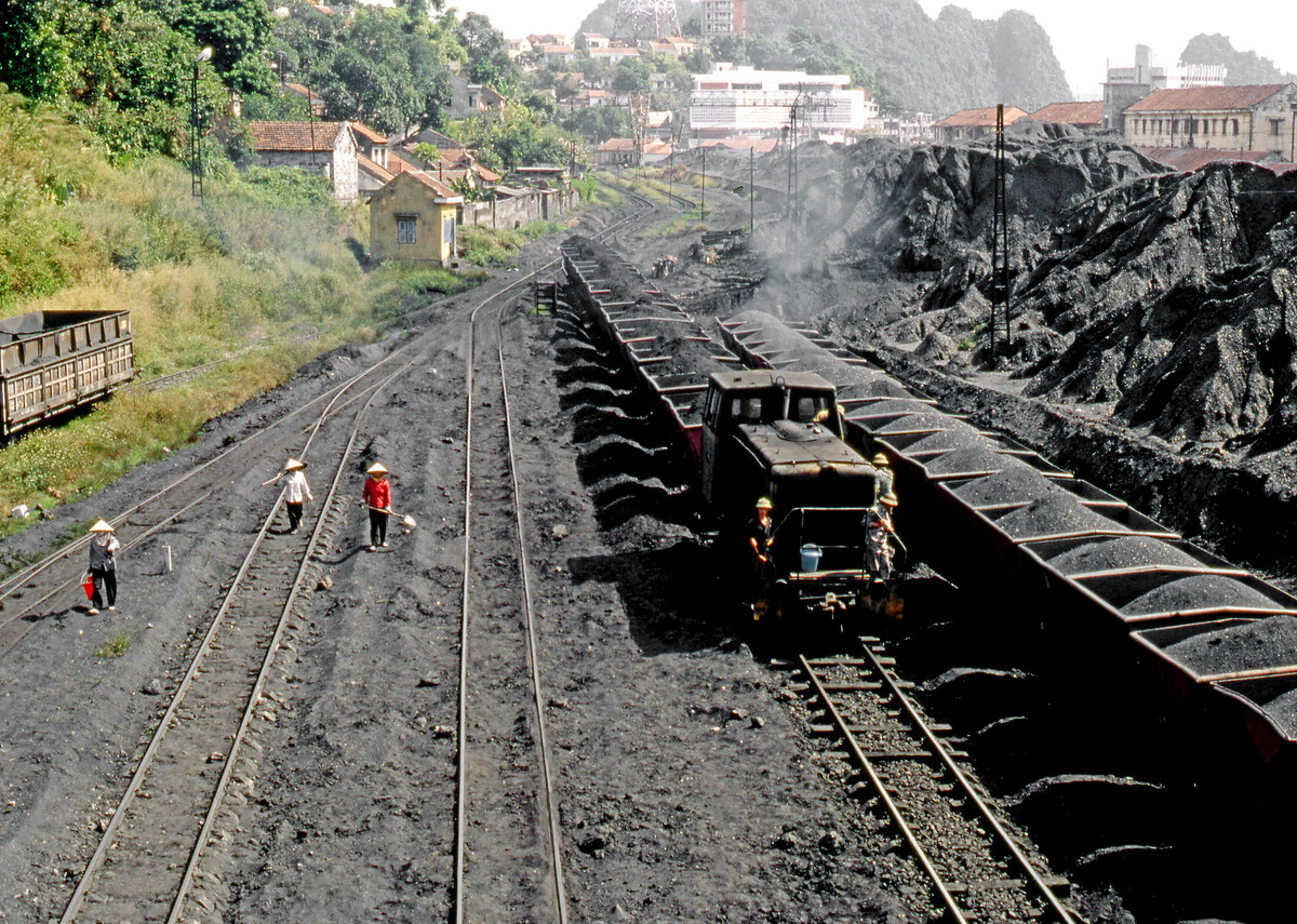 Kho than Hòn Gai, Quảng Ninh.