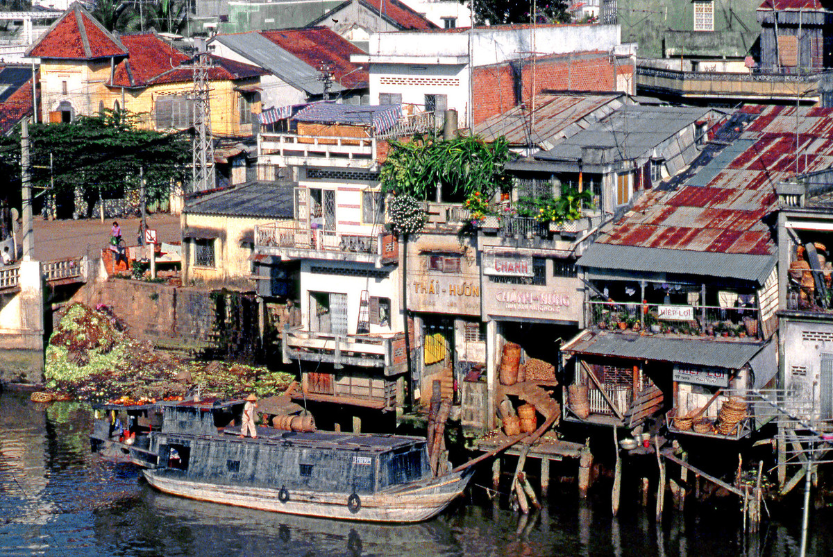 Một góc thành phố Mỹ Tho. Hình chụp ở khu vực cầu Quay.