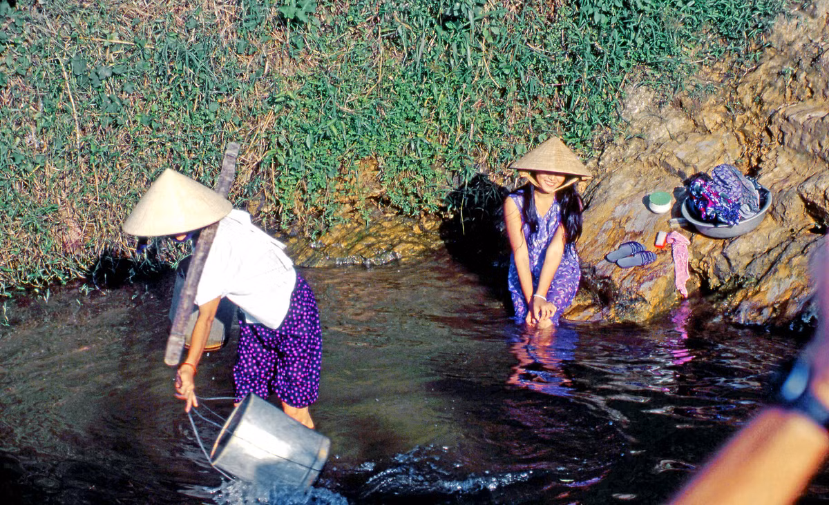 Bến nước ở miền quê Việt Nam.