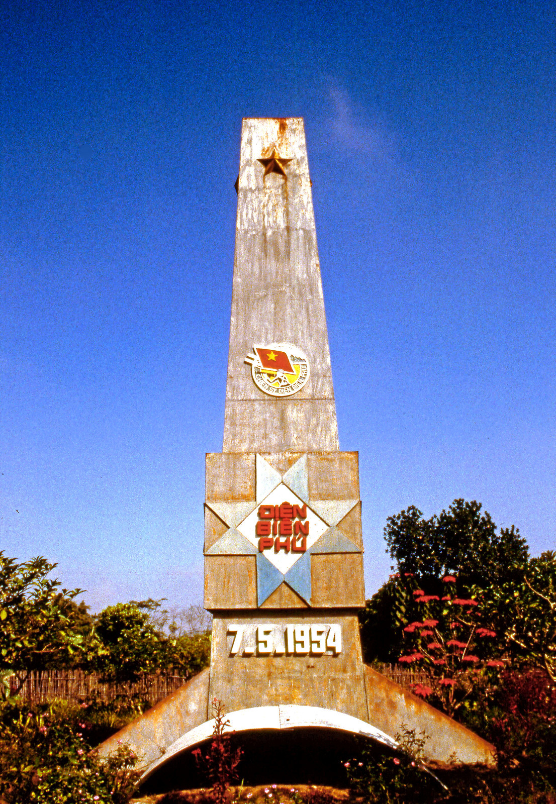 Đài kỷ niệm chiến thắng Điện Biên Phủ.