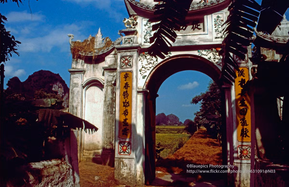 Cổng chùa Bích Động, ngôi chùa nổi tiếng nằm ở huyện Hoa Lư.