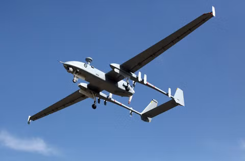 Việt Nam đang xem xét đánh giá máy bay không người lái giám sát biển Heron-1 của Israel.