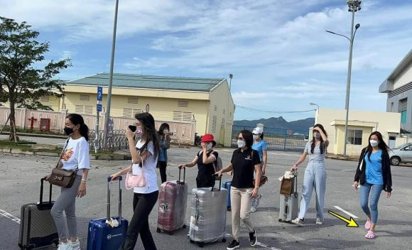 Hoa hau Thuy Tien thanh nguoi dep cham mang dep to ong nhat Vbiz-Hinh-5