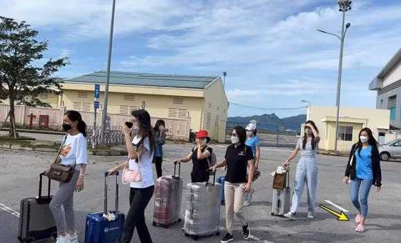 Hoa hau Thuy Tien thanh nguoi dep cham mang dep to ong nhat Vbiz-Hinh-5