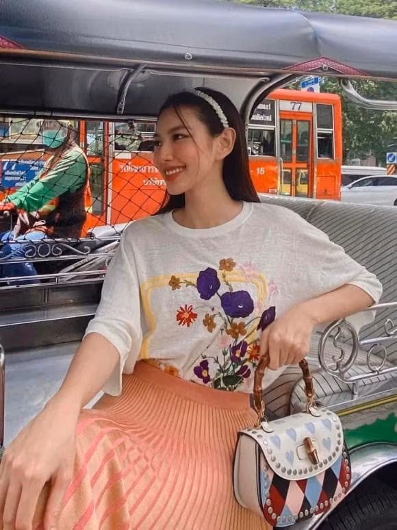 Hoa hau Thuy Tien thanh nguoi dep cham mang dep to ong nhat Vbiz-Hinh-8