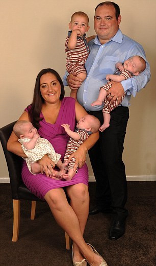 Cô Sarah Ward và chồng Benn Smith quyết định có con từ tháng 9 năm 2011 nhưng sau 1 năm cố gắng vẫn không thể đậu thai. Sau đó vào khoảng tháng 9 năm 2012 hai vợ chồng đã đi khám sức khỏe sinh sản và được kết luận là không có vấn đề gì bất thường.