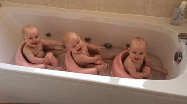 Những hình ảnh hài hước của các cô bé sinh 3.