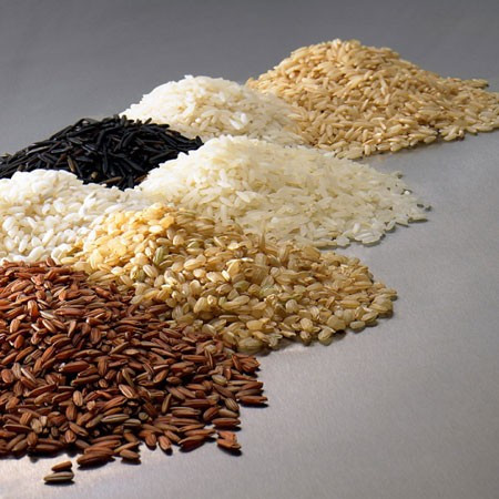 Ngũ cốc hình thành móng tay chắc khỏe. Bia và rượu lúa mạch là hai sản phẩm làm từ ngũ cốc có chứa các phức hợp vitamin B – hay còn gọi là biotin và protein giúp móng chắc khỏe. Rất nhiều loại ngũ cốc có chứa phức hợp carbohydrate, một hoạt chất tác dụng cùng vitamin và khoáng chất để hình thành móng chắc khỏe.