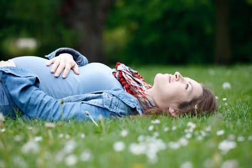 Ngăn ngừa bệnh ung thư. Trong hạt ngô có chứa rất nhiều chất beta-cryptoxanthin, một loại carotenoid có tác dụng chống oxy hóa, giúp ngăn ung thư phổi hiệu quả. Một nghiên cứu kéo dài nhiều năm ở 63.000 người trưởng thành tại Trung Quốc cho thấy, những người có chế độ ăn nhiều beta-cryptoxanthin giảm được 27% nguy cơ ung thư phổi.