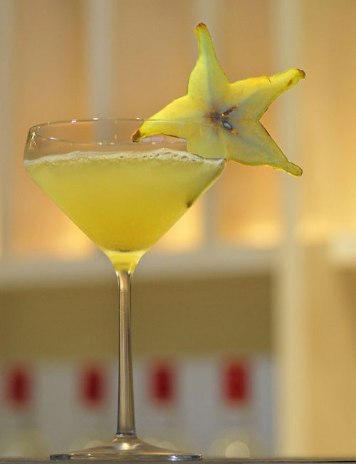 Nước ép khế giải độc cơ thể. Nước ép dâu khế là thức uống ngon, bổ dưỡng được nhiều người yêu thích, nước ép không chỉ ngon mà còn cho bạn làn da tươi tắn.da từ quả khế. Khế là loại trái cây ngon và giàu vitamin, đặc biệt là vitamin C. Cùng khám phá những bí quyết làm đẹp hiệu qủa từ quả khế.