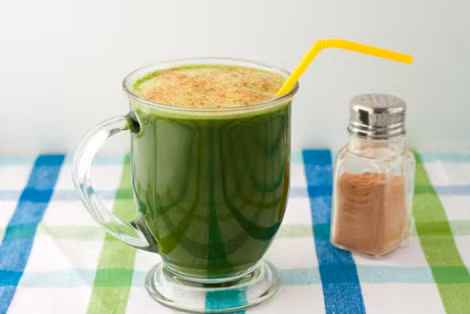 Giảm cân. Việc giảm cân bằng rau diếp cá đã được nữ ca sĩ Beyone nổi tiếng sử dụng để giảm trọng lượng cơ thể sau khi sinh của mình. Beyone chia sẻ rằng, cô đã dùng rau diếp cá kết hợp với chạy bộ hằng và cô đã giảm được gần 30kg sau 3 tháng sinh “Các bạn biết không? Tôi đã rất vất vả để có được vóc dáng như thế này. Tôi đã giảm được gần 30kg cân nặng kể từ khi lâm bồn Blue Ivy là nhờ chạy bộ và ăn rau diếp cá”.