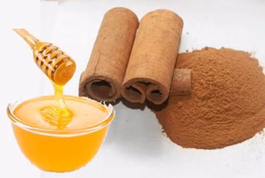 Nước bột quế và mật ong: Đây cũng là một công thức đồ uống giảm béo với nguyên liệu tự nhiên và an toàn cho bạn. Cũng sử dụng 1 tách nước ấm để pha 1 thìa mật ong và 1 thìa bột quế vào. Hương vị của thức uống giảm béo bằng mật ong này có mùi thơm dễ chịu tránh cho bạn cảm giác chán với vị ngọt.