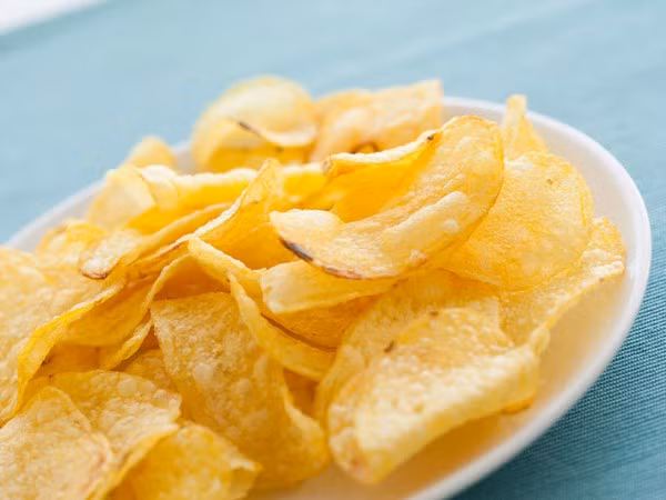 Viện dinh dưỡng khuyến cáo chỉ 2g muối mỗi ngày (tương đương với 0,8g natri) cho trẻ mầm non.