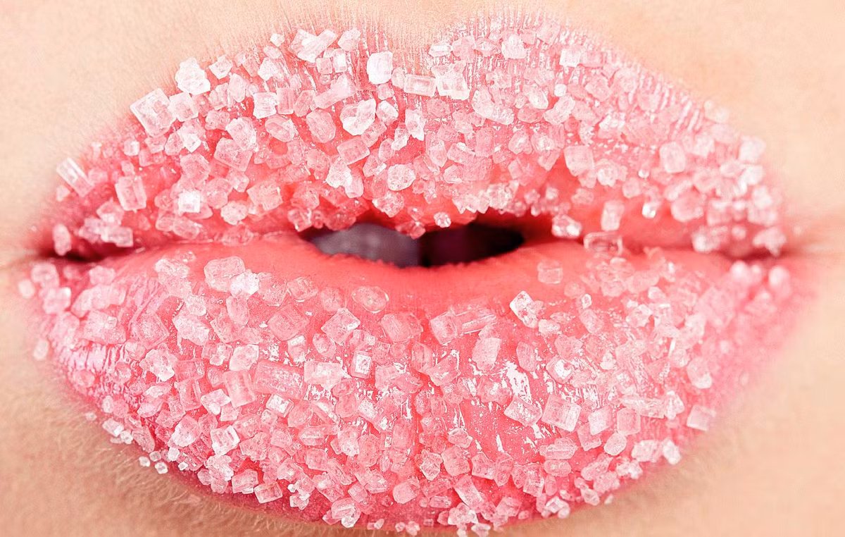 Tấy da chết cho môi tuần 1 lần.