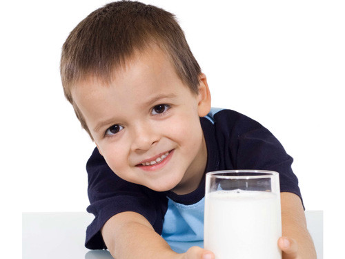 Trẻ nhỏ. Chế độ ăn thuần chay có thể hoàn toàn an toàn và lành mạnh cho trẻ em. Tuy nhiên, một chế độ ăn chay cho trẻ nhỏ đòi hỏi phải lập kế hoạch cẩn thận và cần có các chất bổ sung đặc biệt. Các bậc phụ huynh có thói quen ăn chay thường cố gắng cho con mìnhăn chaytheo họ nhưng lại hiểu biết quá ít về dinh dưỡng dành cho trẻ nhỏ. Điều này có thể dẫn đến tình trạng thiếu chất, chậm phát triển ở trẻ em.