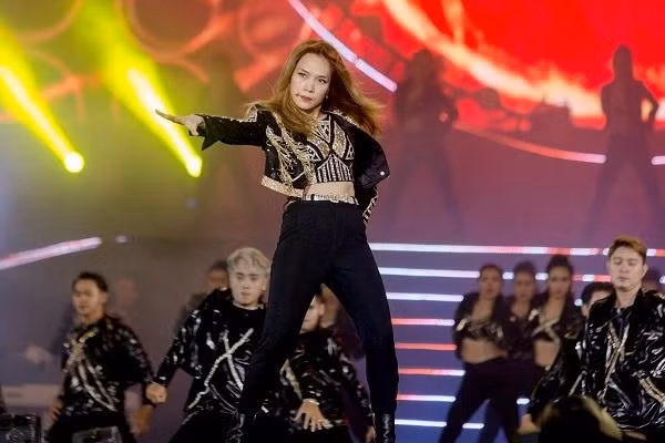 Mai Tai Phen phu nhan yeu nhung show nao cua My Tam cung co mat-Hinh-2