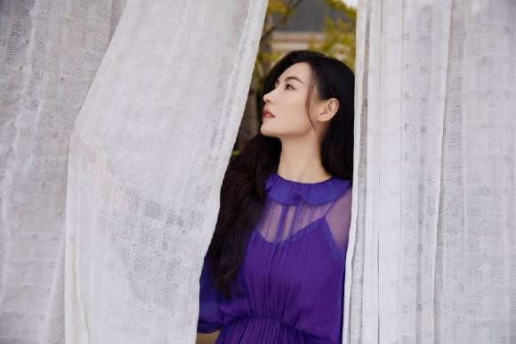 ữ diễn viên Trương Bá Chi gây ấn tượng với nhan sắc trẻ trung, rạng rỡ ở tuổi 42.