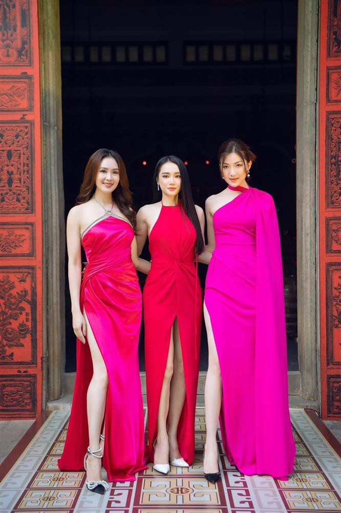 iện tại dù không còn làm người mẫu và đã là mẹ 2 con nhưng Hồng Diễm vẫn ghi điểm nhờ gu thời trang thanh lịch, vóc dáng đáng ngưỡng mộ và gương mặt cực kỳ thu hút.