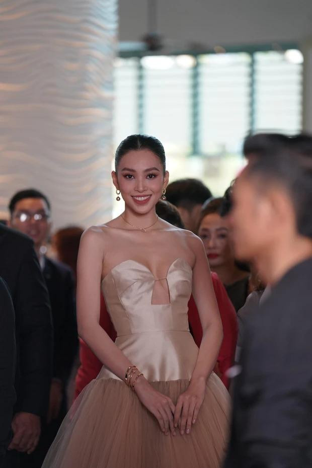 ốn được mệnh danh là "Hoa hậu nghìn năm có một", Hoa hậu Việt Nam 2018 đẹp không góc chết, "chấp" cả nơi thiếu sáng hay chụp bằng cam thường.