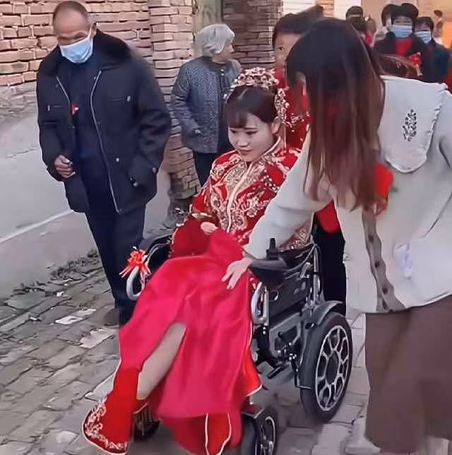 Thai do cua me chong khi con dau phai ngoi xe lan-Hinh-2