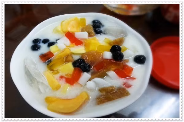 Hoa quả dầm sữa mẹ dành cho những bé đã có thể ăn thô cứng tốt.