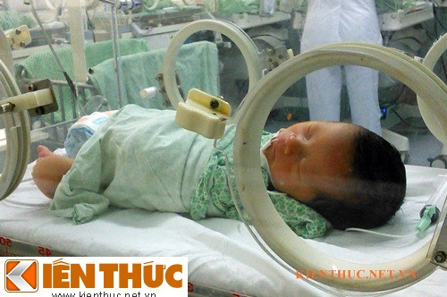 Ca mổ đã thành công và cả mẹ con sản phụ Chinh đều đã được cứu sống.