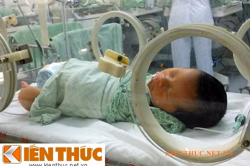 Ca mổ đã thành công và cả mẹ con sản phụ Chinh đều đã được cứu sống.