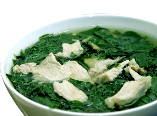 Rau ngót nấu thịt là món ăn lành và tốt cho bé.