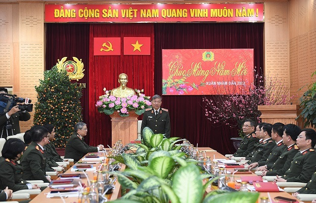 Bộ trưởng Bộ Công an Tô Lâm nhấn mạnh đến việc triển khai kế hoạch, lộ trình thực hiện mục tiêu tiến lên chính quy, hiện đại vào năm 2025. Bộ trưởng Công an lưu ý, tất cả cán bộ, chiến sỹ của đơn vị đều phải nỗ lực, cố gắng; trong đó “hiện đại” về con người là bước đi đầu tiên, không ngừng nâng cao trình độ công tác của cán bộ, chiến sỹ theo hướng chuyên sâu, tinh nhuệ, bài bản.