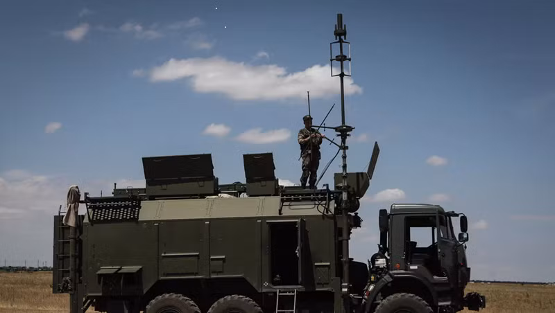 Hiện hệ thống đang được triển khai tới nhà máy hạt nhân Zaporizhzhia, Kursk và toàn bộ Crimea. Chính vì thế, Ukraine đã thất bại trong việc sử dụng đạn có dẫn đường vào các vị trí này, buộc phải chuyển mục tiêu sang những nơi chưa có hệ thống bảo vệ. Ảnh: Sputnik