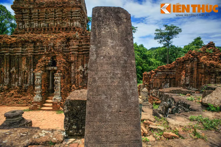 Dù đã bị tàn phá nặng nề bởi thiên tai và chiến tranh, Mỹ Sơn vẫn lưu giữ được một quần thể đền tháp lăng mộ phong phú về kiểu dáng, từ những kiểu cổ đại hay kiểu Mỹ Sơn E1 đến kiểu Hòa Lai, kiểu Đồng Dương kiểu Mỹ Sơn A1, kiểu Bình Định...