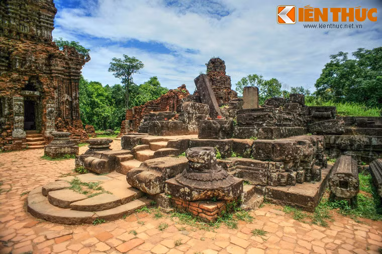 Theo các nhà nghiên cứu, thành địa Mỹ Sơn hình thành vào thế kỷ thứ 4, là trung tâm văn hóa và tín ngưỡng cũng như nơi chôn cất các vị vua, thầy tu nhiều quyền lực. Đây là một trong thánh địa lớn của Ấn Độ giáo ở Đông Nam Á thời cổ và là di sản duy nhất của thể loại này ở Việt Nam.