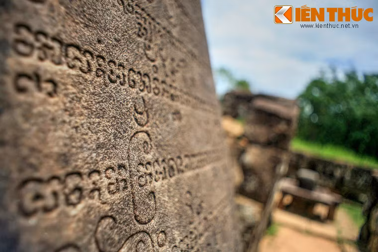 Do những biến cố lịch sử, ngôi đền đá vẫn chưa được hoàn thiện cho đến thời điểm sự cai trị của người Chăm Pa ở khu vực chấm dứt.