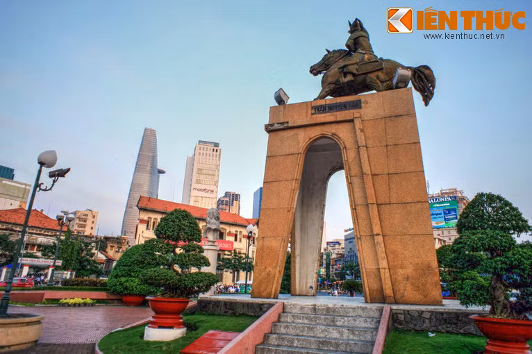 Theo kế hoạch, tượng đài sẽ được di dời về công viên Phú Lâm ở quận 6 của TP HCM.