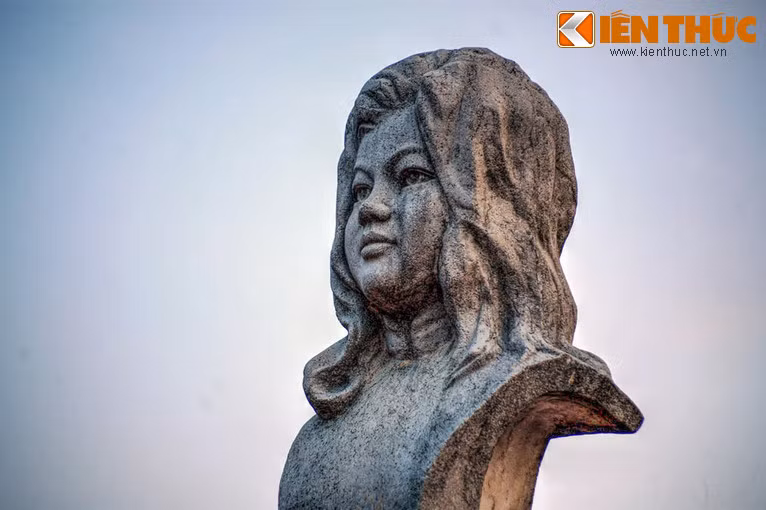 Quách Thị Trang (1948 - 1963) là một nữ Phật tử, từ năm 1960 đã tham gia các phong trào đấu tranh chống đàn áp Phật giáo do Tổng thống Ngô Đình Diệm khởi xướng. Ngày 25/8/1963, cô đã bị cảnh sát bắn chết khi mới 15 tuổi.