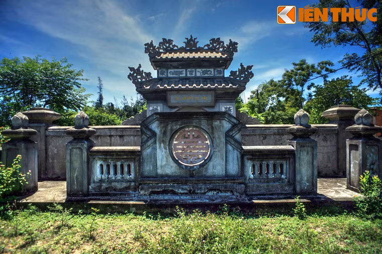 Trong sự nghiệp của mình, Trương Đăng Quế nổi tiếng là vị quan thanh liêm, chính trực nhất của nhà Nguyễn. Ông cũng là người kiên quyết chống thực dân, chống lại các nhượng bộ trước người Pháp của phe chủ hòa bấy giờ.