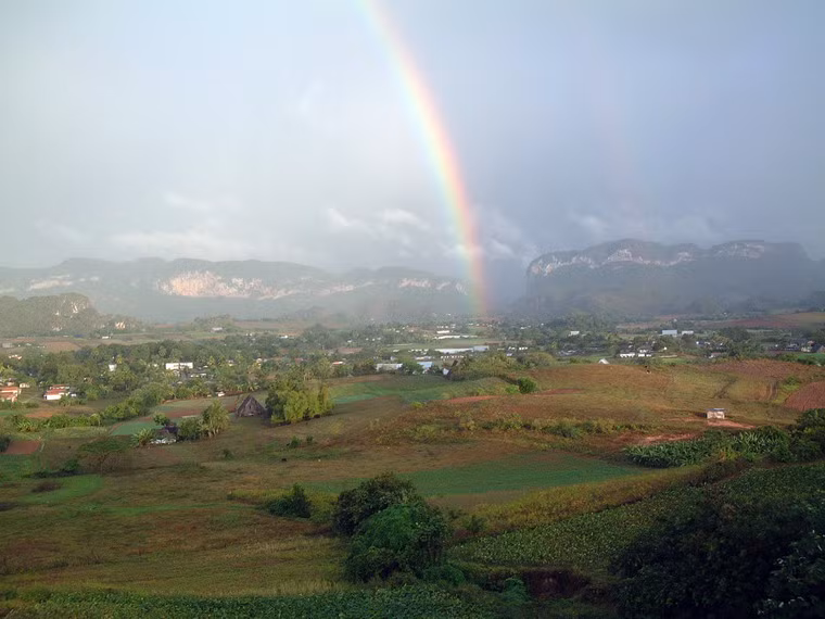 Đến với thung lũng Vinales, con người như được thoát ly hoàn toàn khỏi cuộc sống hiện đại để trở về với lối sống xưa, gần gũi với thiên nhiên.