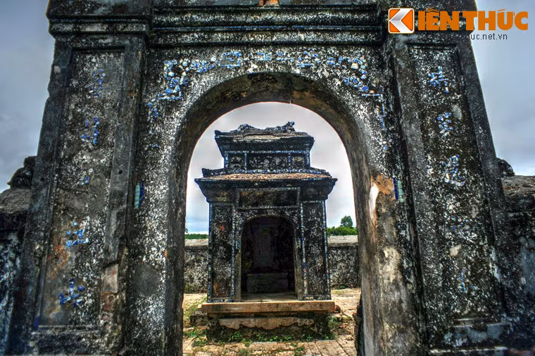 Điều này thể hiện ở cách thiết kế mộ phần khá đặc biệt.