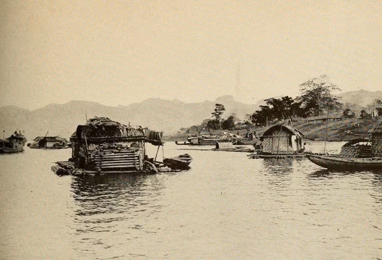 Một khúc sông Đà ở Hòa Bình.