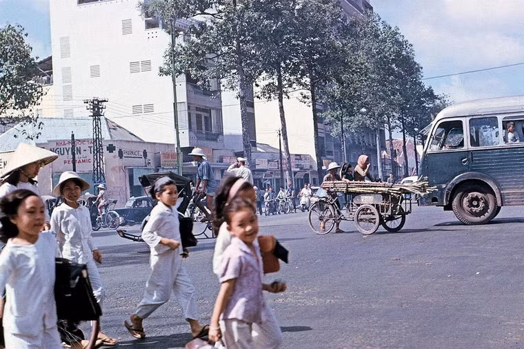 Ngã tư Trần Hưng Đạo - Nguyễn Thái Học.