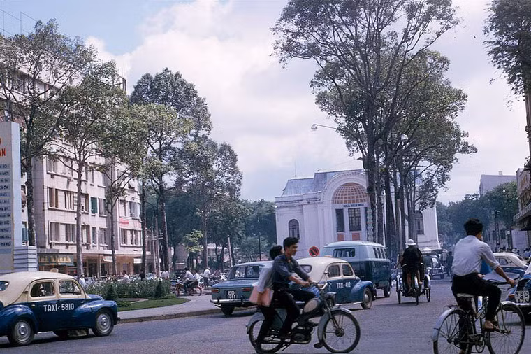 Nhà hát thành phố, khi đó được gọi là Nhà văn hóa.