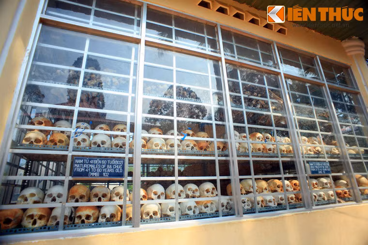 Nhà mồ là nơi lưu giữ 1.159 hài cốt của nạn nhân vụ thảm sát. Những hài cốt này không có người thân đón nhận, và rất nhiều trong số đó là cùng một gia đình, dòng họ.